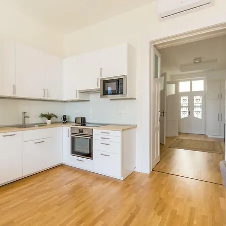 Urban Oasis Near The Danube Appartement *