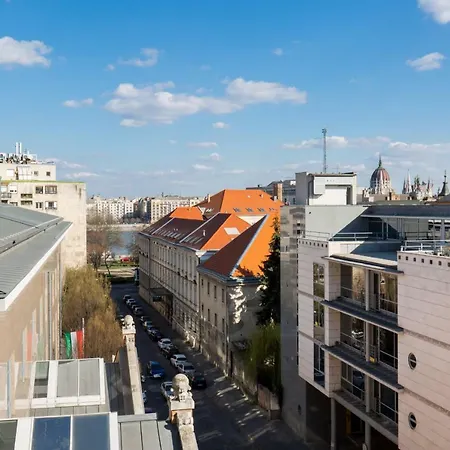 Urban Oasis Near The Danube Appartement Boedapest