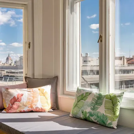 Urban Oasis Near The Danube