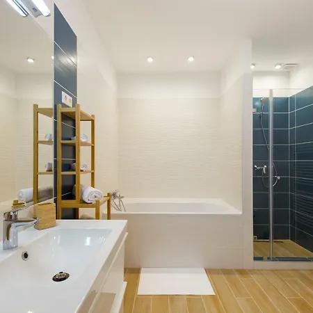 Urban Oasis Near The Danube *