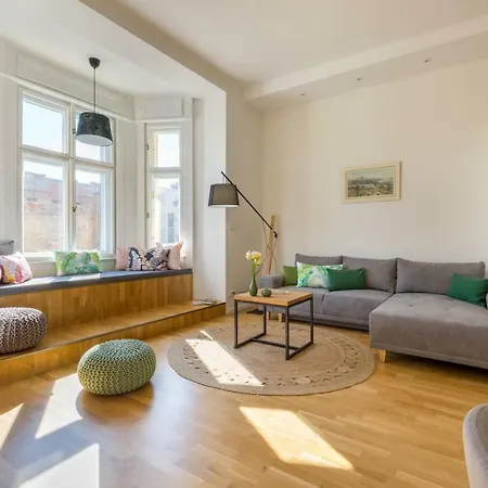 Urban Oasis Near The Danube *