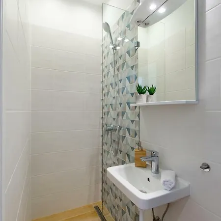 Urban Oasis Near The Danube Appartement