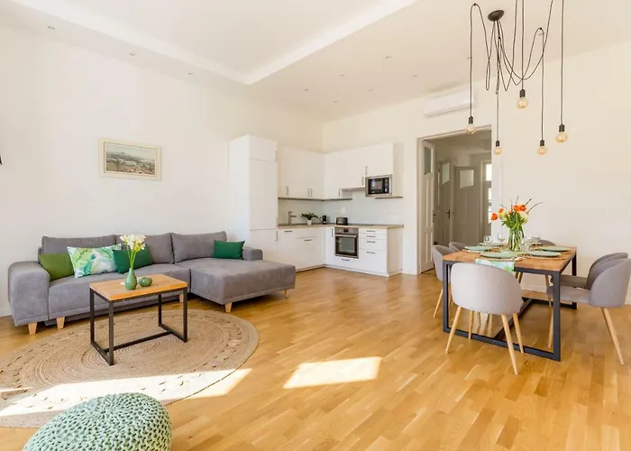 Urban Oasis Near The Danube *